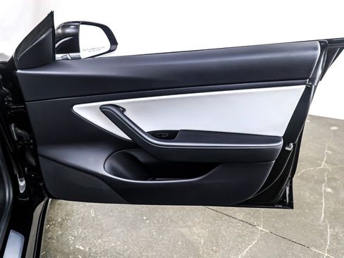 Used 2020 Tesla Model 3 Standard Range Plus image 22