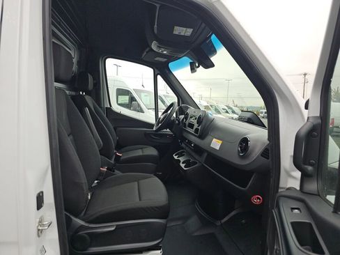 New 2025 Mercedes-Benz Sprinter 2500 image 18