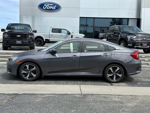 Used 2018 Honda Civic Touring image 2