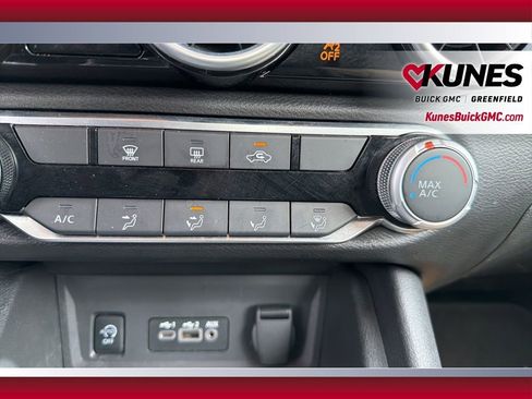 Used 2025 Nissan Sentra SV image 21