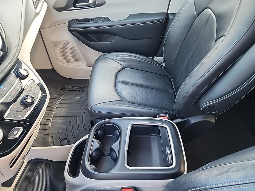 Used 2022 Chrysler Pacifica Touring-L FWD image 12