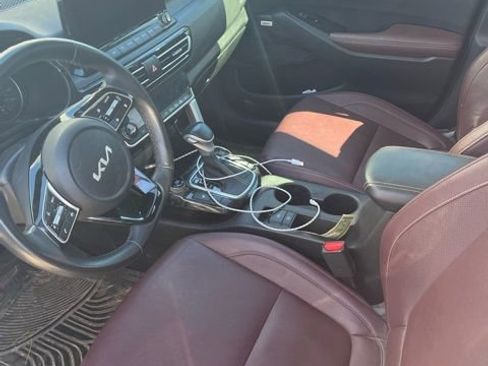 Used 2023 Kia Seltos SX w/ SX Sunroof Package image 2