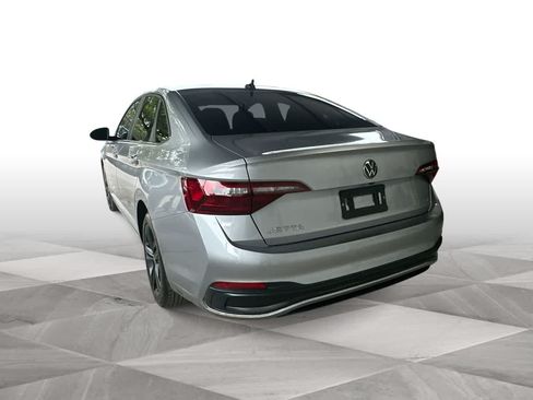 Used 2022 Volkswagen Jetta SE w/ Panoramic Sunroof Package FWD image 6