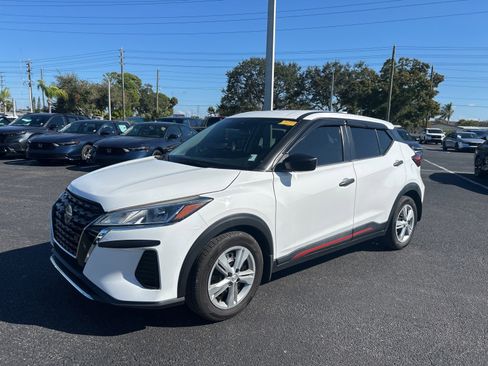 Used 2021 Nissan Kicks S image 3