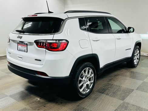 Used 2024 Jeep Compass Latitude AWD/4WD image 6