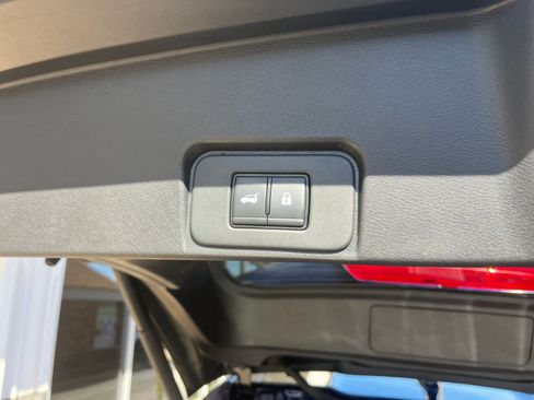 Used 2025 Nissan Rogue SV image 23