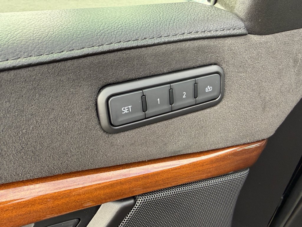 Used 2019 Cadillac Escalade ESV Luxury AWD/4WD image 12