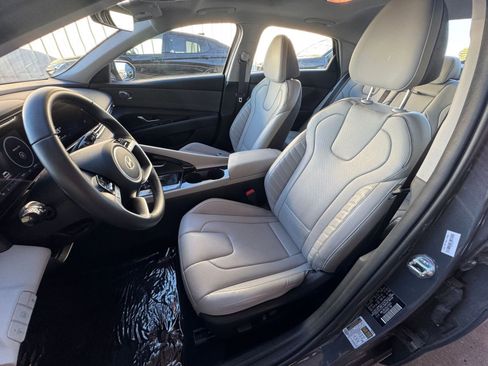 Used 2025 Hyundai Elantra Limited image 37