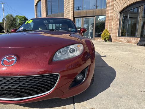 Used 2010 MAZDA MX-5 Miata Grand Touring w/ Premium Pkg RWD image 10