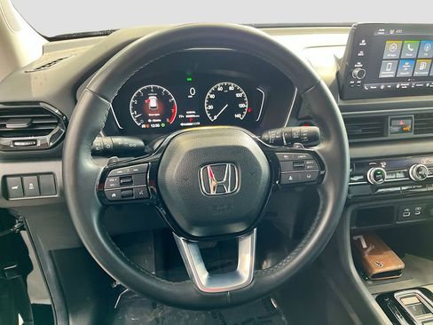 Used 2024 Honda Pilot EX-L image 11