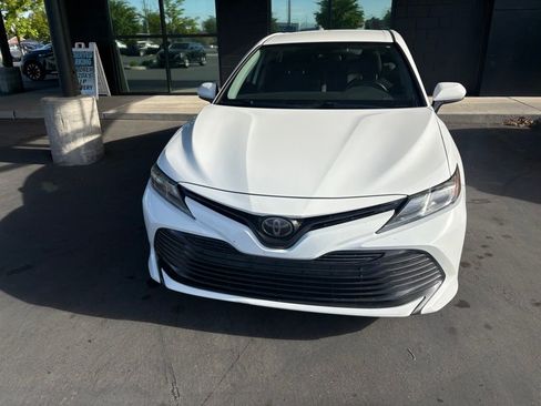 Used 2019 Toyota Camry FWD image 2