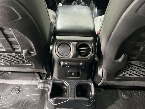 Used 2021 Jeep Wrangler Unlimited Rubicon w/ Cold Weather Group image 20