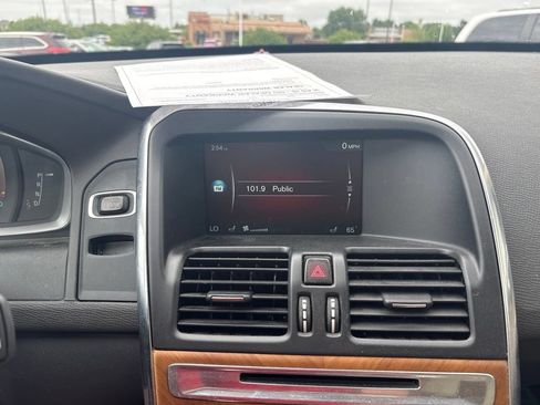 Used 2016 Volvo XC60 T6 w/ Proximity Package AWD/4WD image 21