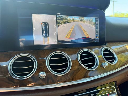 Used 2017 Mercedes-Benz E 300 4MATIC image 33
