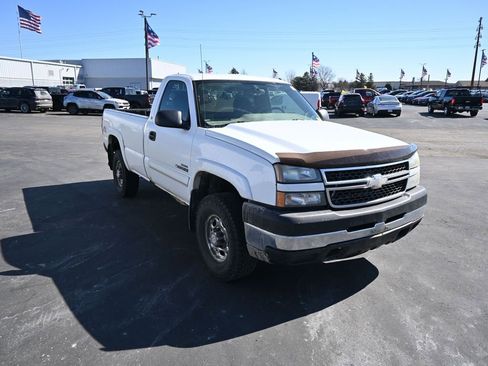 Used 2007 Chevrolet Silverado 2500 LT w/ Heavy-Duty Power Package image 9