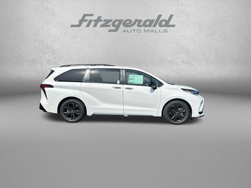 Used 2026 Toyota Sienna XSE AWD/4WD image 9
