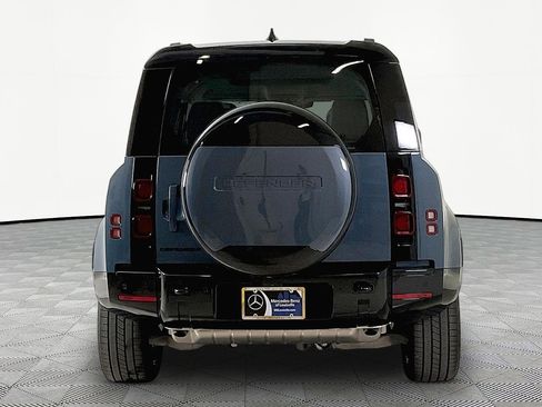 Used 2025 Land Rover Defender 110 X-Dynamic SE image 5