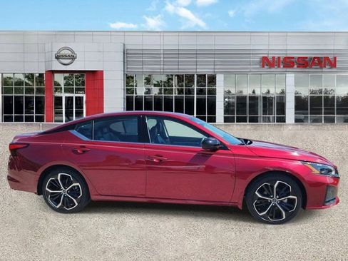 Certified 2023 Nissan Altima 2.5 SR FWD image 3