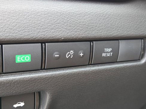 Used 2025 Nissan Sentra SV w/ SV Premium Package image 25