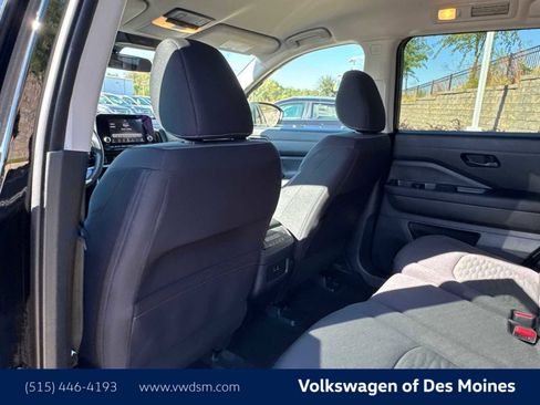 Used 2025 Nissan Pathfinder SV image 13