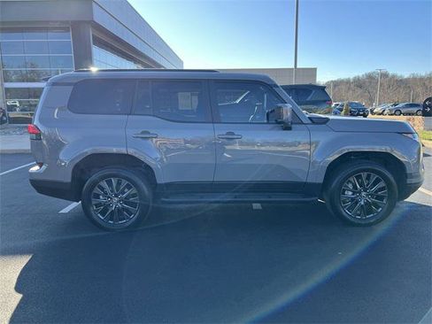 Certified 2024 Lexus GX 550 image 2