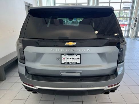 Used 2025 Chevrolet Suburban High Country AWD/4WD image 41