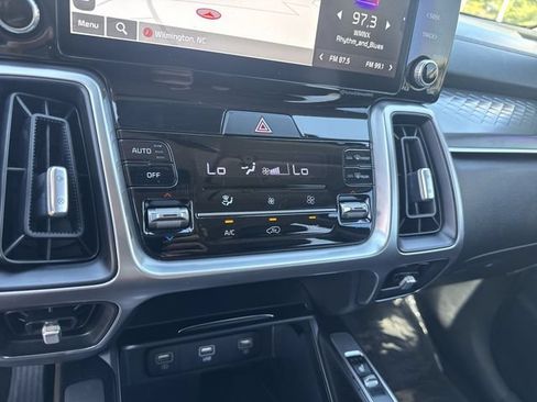 Used 2022 Kia Sorento S w/ Panoramic Sunroof Package FWD image 23