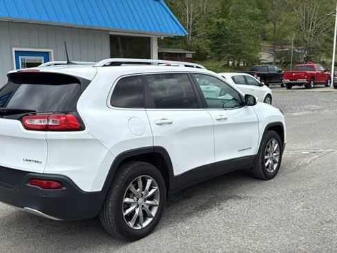 Used 2018 Jeep Cherokee Limited AWD/4WD image 6