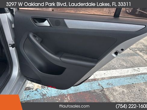 Used 2014 Volkswagen Jetta SEL FWD image 25