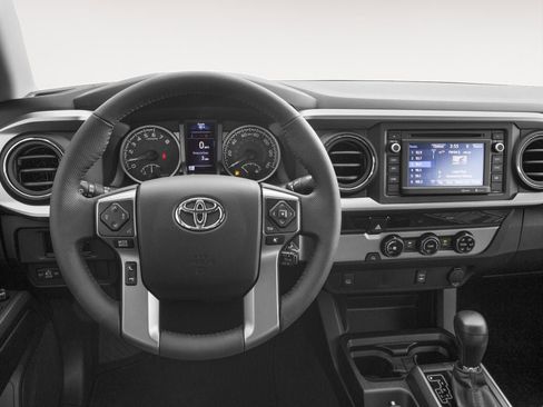 Used 2017 Toyota Tacoma SR5 w/ Tow Package AWD/4WD image 4