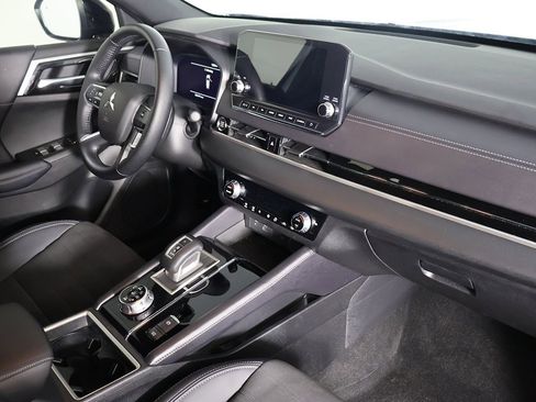 Used 2024 Mitsubishi Outlander SE Black Edition image 28