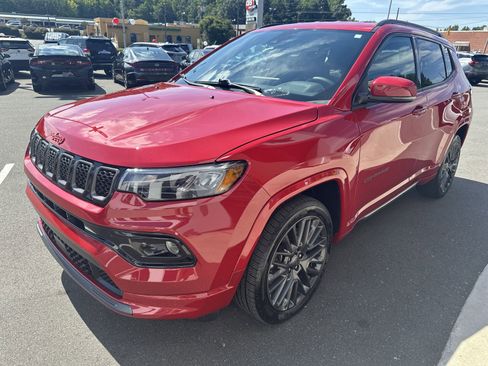 Used 2023 Jeep Compass Limited image 4