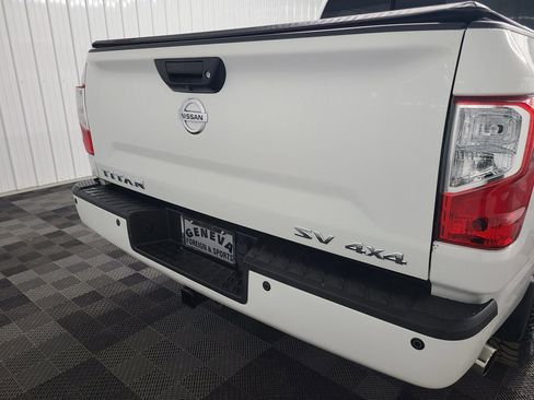 Used 2018 Nissan Titan SV w/ SV Convenience Package AWD/4WD image 17