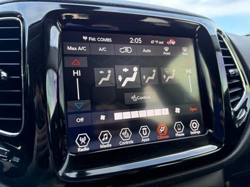 Used 2019 Jeep Compass Limited AWD/4WD image 24