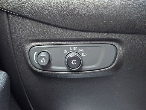 Used 2023 Chevrolet Equinox LT image 23