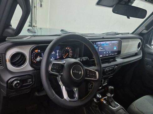 Used 2024 Jeep Wrangler Sahara w/ Technology Group AWD/4WD image 8