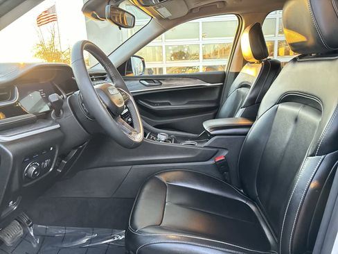 Used 2024 Jeep Grand Cherokee Limited 4xe image 9