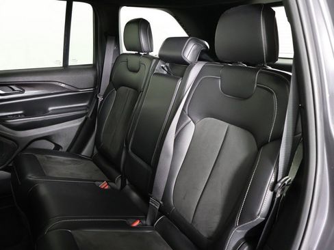 Used 2023 Jeep Grand Cherokee Altitude image 27