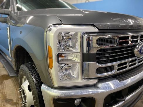 Used 2025 Ford F350 XLT image 2