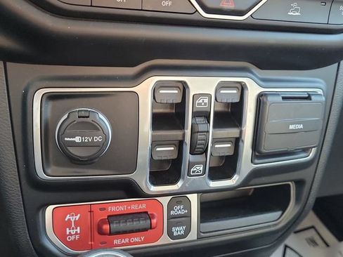 Used 2023 Jeep Gladiator Rubicon w/ Trailer Tow Package AWD/4WD image 27