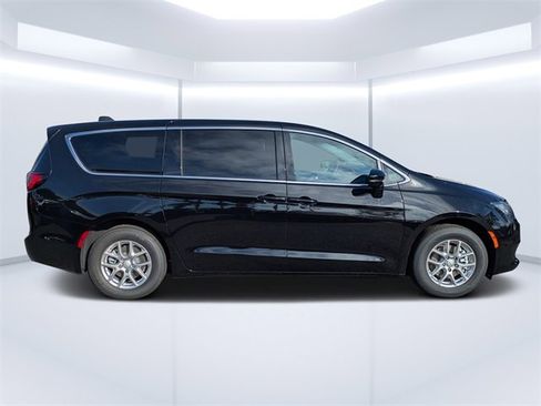 New 2026 Chrysler Voyager LX image 2