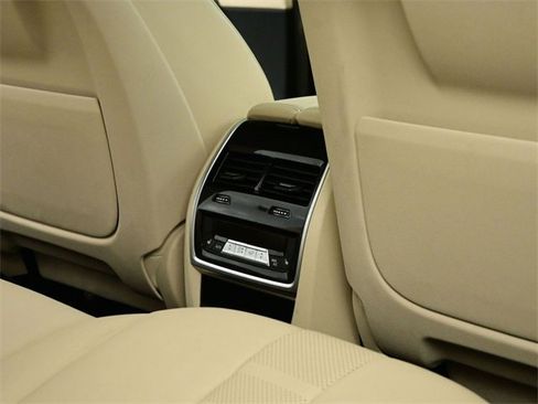 Used 2021 BMW X7 xDrive40i w/ Premium Package image 38