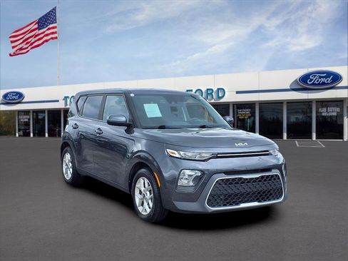 Used 2022 Kia Soul LX w/ Technology Package image 1