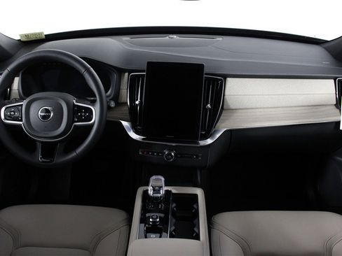 New 2026 Volvo XC90 B6 Plus w/ Protection Package image 5