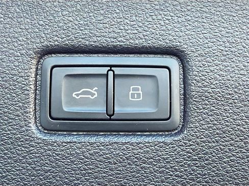 Certified 2025 Audi Q7 3.0T Premium Plus image 14