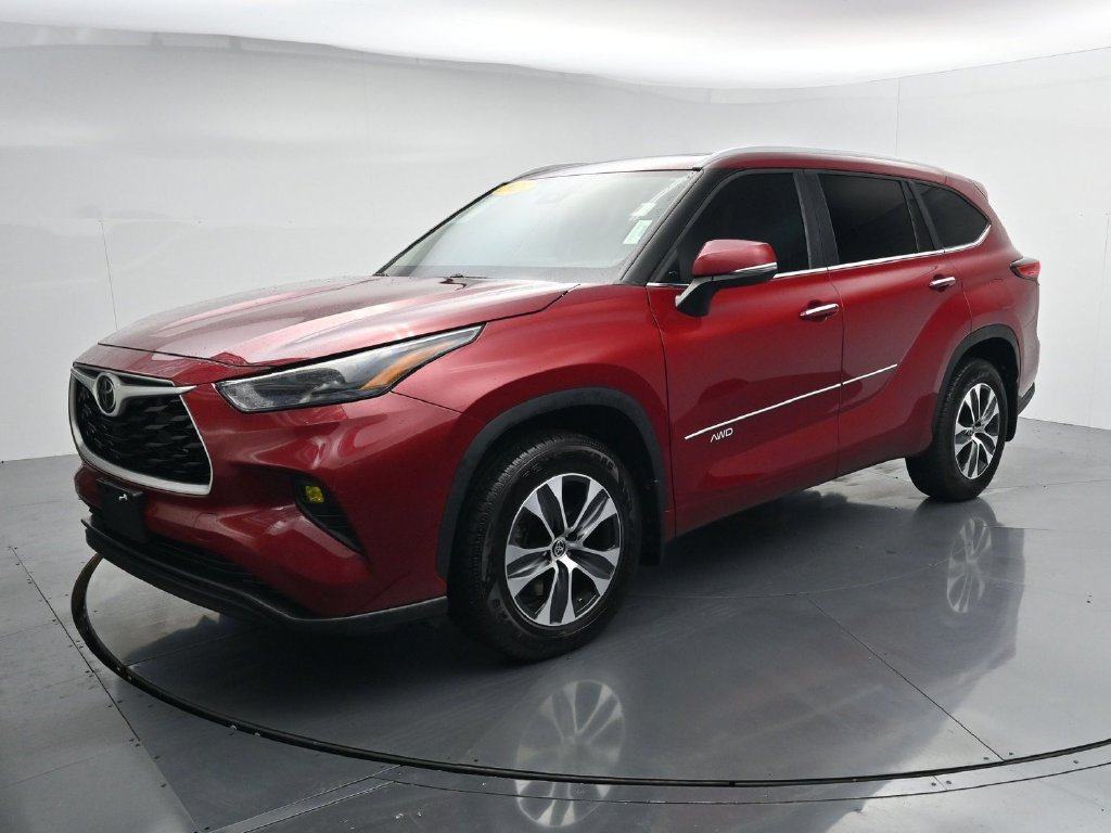 Used 2023 Toyota Highlander XLE AWD/4WD image 4