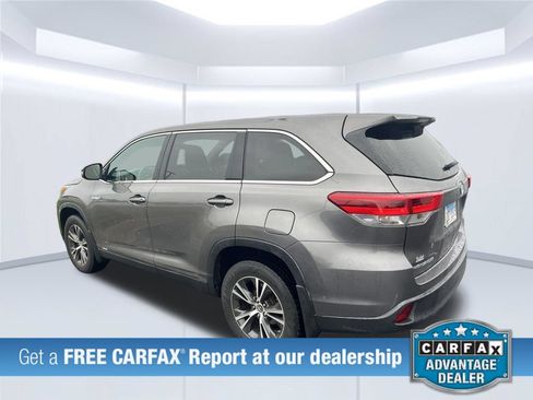 Used 2019 Toyota Highlander LE AWD/4WD image 2