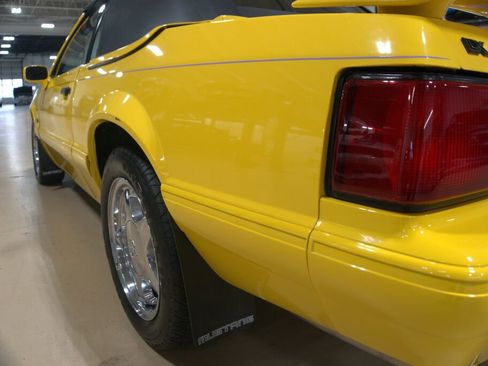 Used 1993 Ford Mustang LX image 20