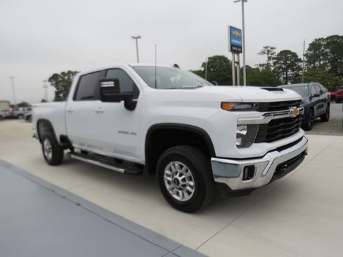 Used 2025 Chevrolet Silverado 2500 LT w/ Convenience Package AWD/4WD image 6