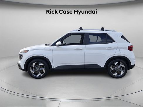 Certified 2022 Hyundai Venue SEL image 3
